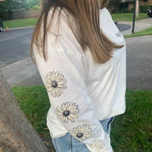 *M* White Wildflower Tee